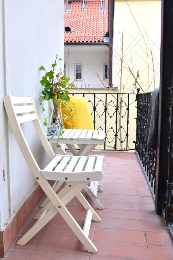 Apartment Lesser Town! Praag Buitenkant foto