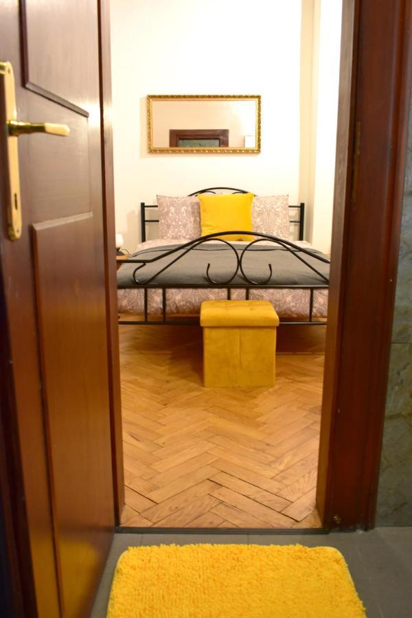 Apartment Lesser Town! Praag Buitenkant foto